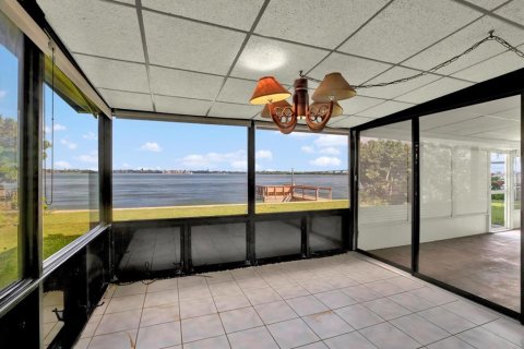 House in Largo, Florida 3 bedrooms, 144 sq.m. № 1876376 - photo 24