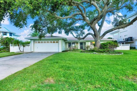 House in Largo, Florida 3 bedrooms, 144 sq.m. № 1876376 - photo 2