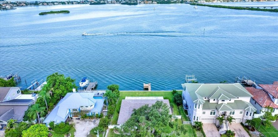 House in Largo, Florida 3 bedrooms, 144 sq.m. № 1876376
