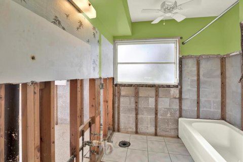 House in Largo, Florida 3 bedrooms, 144 sq.m. № 1876376 - photo 27