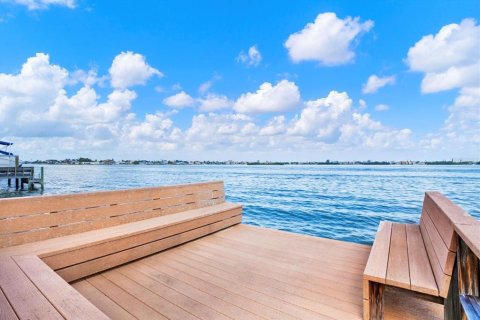 House in Largo, Florida 3 bedrooms, 144 sq.m. № 1876376 - photo 9