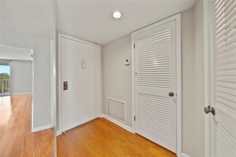 Снять в аренду кондоминиум в Тампа, Флорида 4 комнаты, 111.58м2, № 1673041 - фото 28