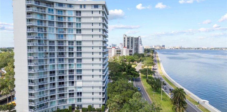 Condo in Tampa, Florida, 2 bedrooms № 1673041