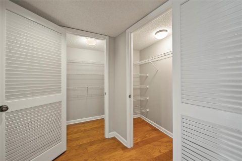 Снять в аренду кондоминиум в Тампа, Флорида 4 комнаты, 111.58м2, № 1673041 - фото 19