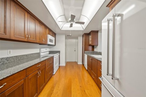 Снять в аренду кондоминиум в Тампа, Флорида 4 комнаты, 111.58м2, № 1673041 - фото 14