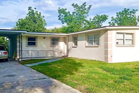 House in Winter Haven, Florida 4 bedrooms, 134.71 sq.m. № 2202716
