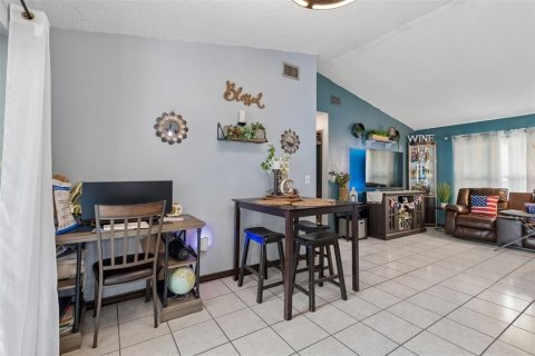 House in Tampa, Florida 3 bedrooms, 130.62 sq.m. № 2283953 - photo 20