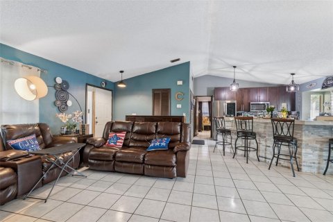 House in Tampa, Florida 3 bedrooms, 130.62 sq.m. № 2283953 - photo 8
