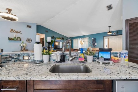 House in Tampa, Florida 3 bedrooms, 130.62 sq.m. № 2283953 - photo 13