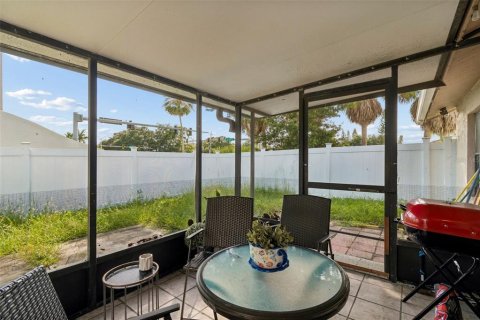 House in Tampa, Florida 3 bedrooms, 130.62 sq.m. № 2283953 - photo 22