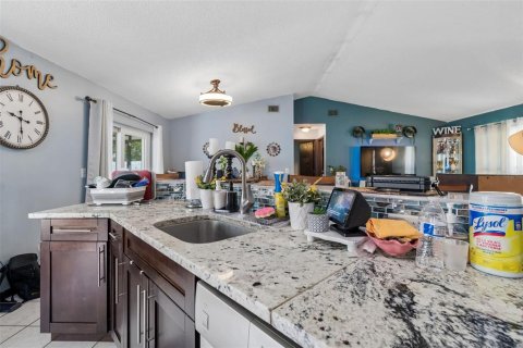 House in Tampa, Florida 3 bedrooms, 130.62 sq.m. № 2283953 - photo 12