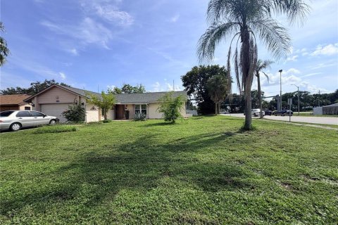House in Tampa, Florida 3 bedrooms, 130.62 sq.m. № 2283953 - photo 3