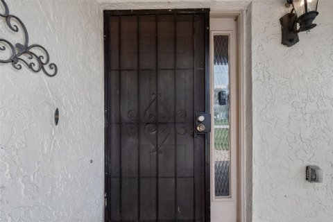 House in Tampa, Florida 3 bedrooms, 130.62 sq.m. № 2283953 - photo 5