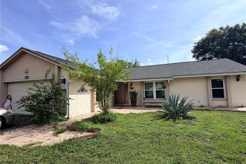 House in Tampa, Florida 3 bedrooms, 130.62 sq.m. № 2283953 - photo 2