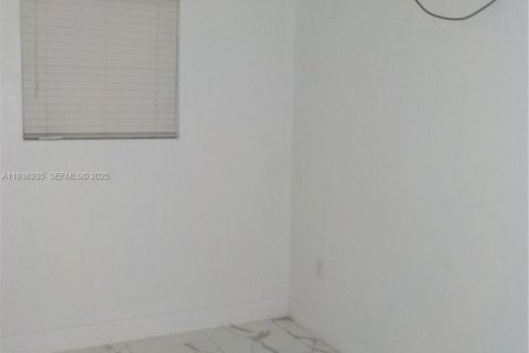 House in Hialeah, Florida 2 bedrooms № 1994313 - photo 4