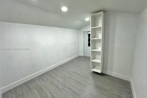 Villa ou maison à louer à Hialeah, Floride: 2 chambres № 1994313 - photo 7