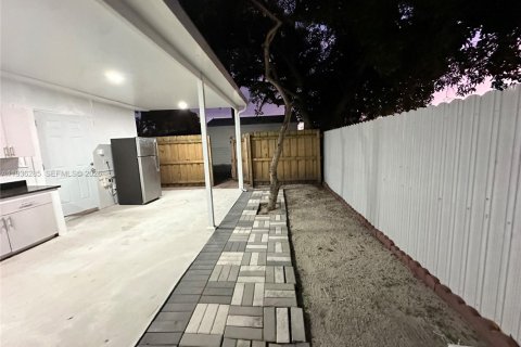 Villa ou maison à louer à Hialeah, Floride: 2 chambres № 1994313 - photo 9