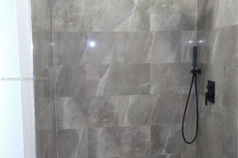 House in Hialeah, Florida 2 bedrooms № 1994313 - photo 5