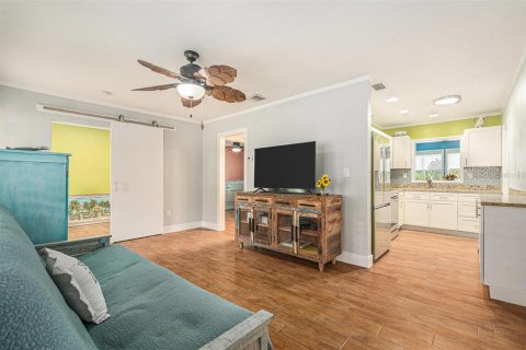 House in Palm Harbor, Florida 3 bedrooms, 98.1 sq.m. № 1907657 - photo 10