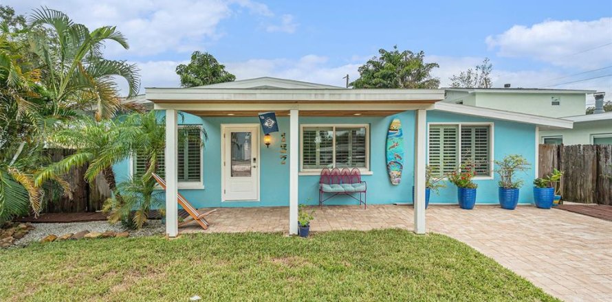 House in Palm Harbor, Florida 3 bedrooms, 98.1 sq.m. № 1907657