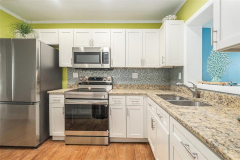 House in Palm Harbor, Florida 3 bedrooms, 98.1 sq.m. № 1907657 - photo 15