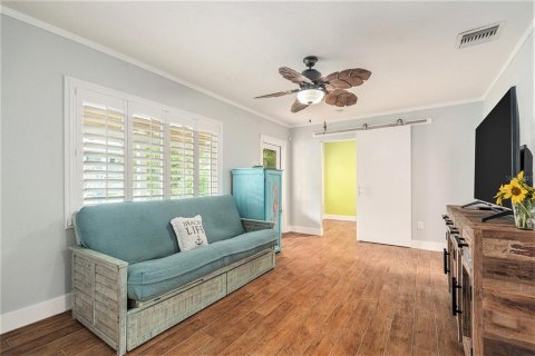House in Palm Harbor, Florida 3 bedrooms, 98.1 sq.m. № 1907657 - photo 11