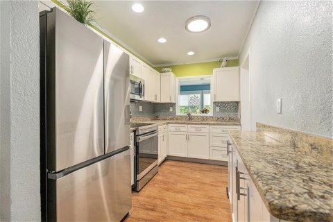 House in Palm Harbor, Florida 3 bedrooms, 98.1 sq.m. № 1907657 - photo 14