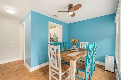 House in Palm Harbor, Florida 3 bedrooms, 98.1 sq.m. № 1907657 - photo 12
