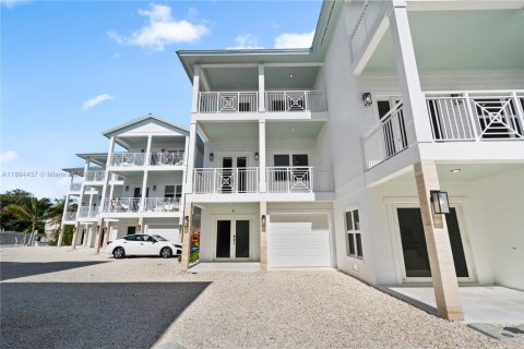Touwnhouse à vendre à Islamorada, Village of Islands, Floride: 3 chambres, 156.08 m2 № 1892631 - photo 2