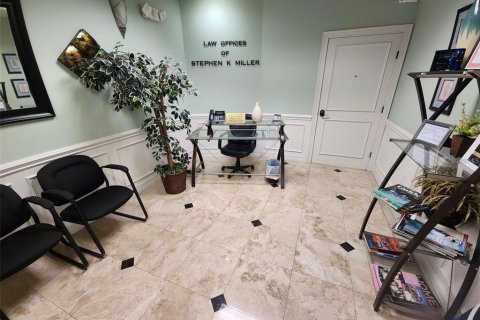 Commercial property in Gainesville, Florida 196.02 sq.m. № 2285265 - photo 5