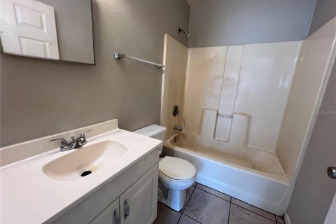Commercial property in Lehigh Acres, Florida 4 bedrooms, 153.66 sq.m. № 1732533 - photo 15