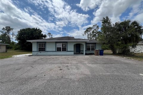 Commercial property in Lehigh Acres, Florida 4 bedrooms, 153.66 sq.m. № 1732533 - photo 1