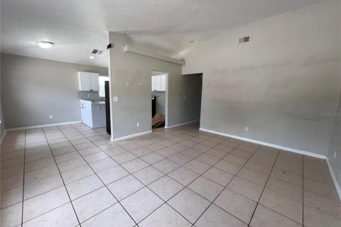Commercial property in Lehigh Acres, Florida 4 bedrooms, 153.66 sq.m. № 1732533 - photo 2