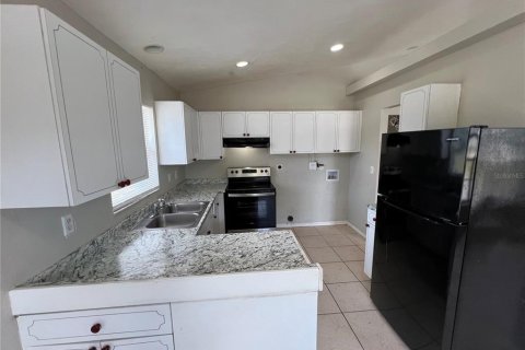 Commercial property in Lehigh Acres, Florida 4 bedrooms, 153.66 sq.m. № 1732533 - photo 5