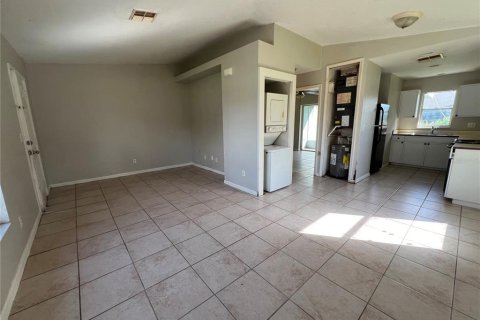 Commercial property in Lehigh Acres, Florida 4 bedrooms, 153.66 sq.m. № 1732533 - photo 11
