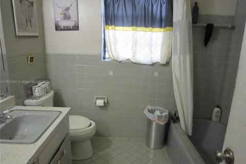 House in Miami, Florida 4 bedrooms, 164.34 sq.m. № 1807873 - photo 15