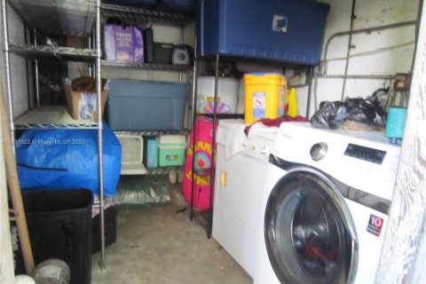 House in Miami, Florida 4 bedrooms, 164.34 sq.m. № 1807873 - photo 5