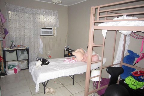 House in Miami, Florida 4 bedrooms, 164.34 sq.m. № 1807873 - photo 19