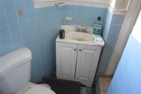 House in Miami, Florida 4 bedrooms, 164.34 sq.m. № 1807873 - photo 10
