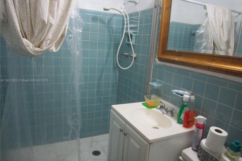 House in Miami, Florida 4 bedrooms, 164.34 sq.m. № 1807873 - photo 18