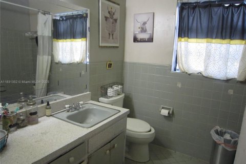 House in Miami, Florida 4 bedrooms, 164.34 sq.m. № 1807873 - photo 14