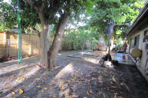 House in Miami, Florida 4 bedrooms, 164.34 sq.m. № 1807873 - photo 4