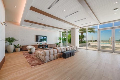 Condo in North Miami, Florida, 1 bedroom  № 2379978 - photo 16