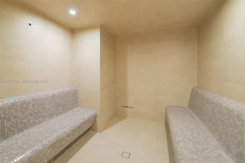Condo in North Miami, Florida, 1 bedroom  № 2379978 - photo 11