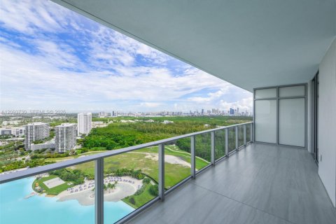 Condo in North Miami, Florida, 1 bedroom  № 2379978 - photo 2