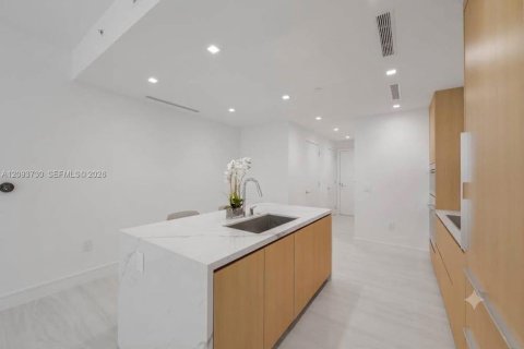 Condo in North Miami, Florida, 1 bedroom  № 2379978 - photo 27