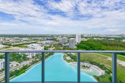 Condominio en North Miami, Florida, 1 dormitorio № 2379978