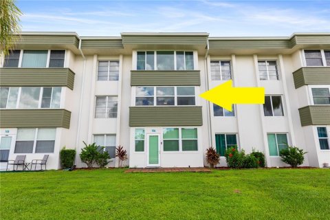 Condo in Port Charlotte, Florida, 2 bedrooms  № 1909227 - photo 2