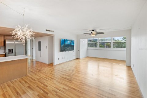 Condo in Port Charlotte, Florida, 2 bedrooms  № 1909227 - photo 4