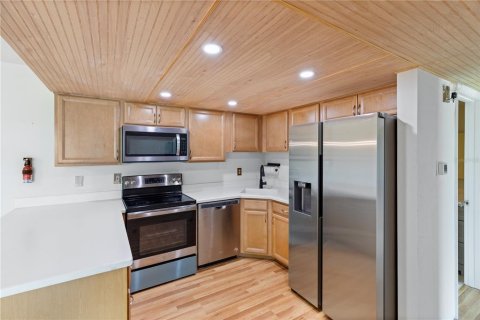 Condo in Port Charlotte, Florida, 2 bedrooms  № 1909227 - photo 11
